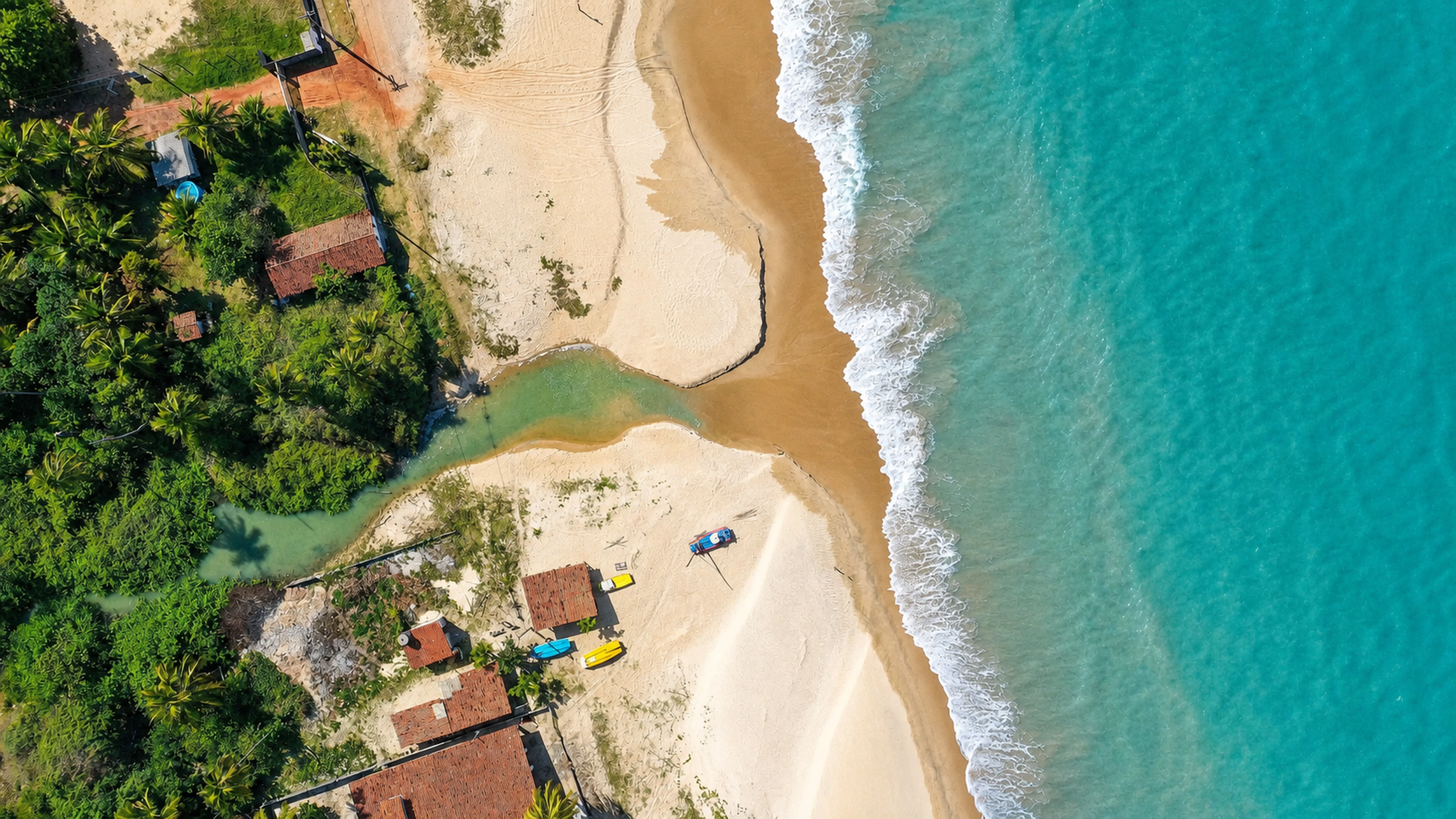 Falésias e praia de Pititinga no litoral potiguar